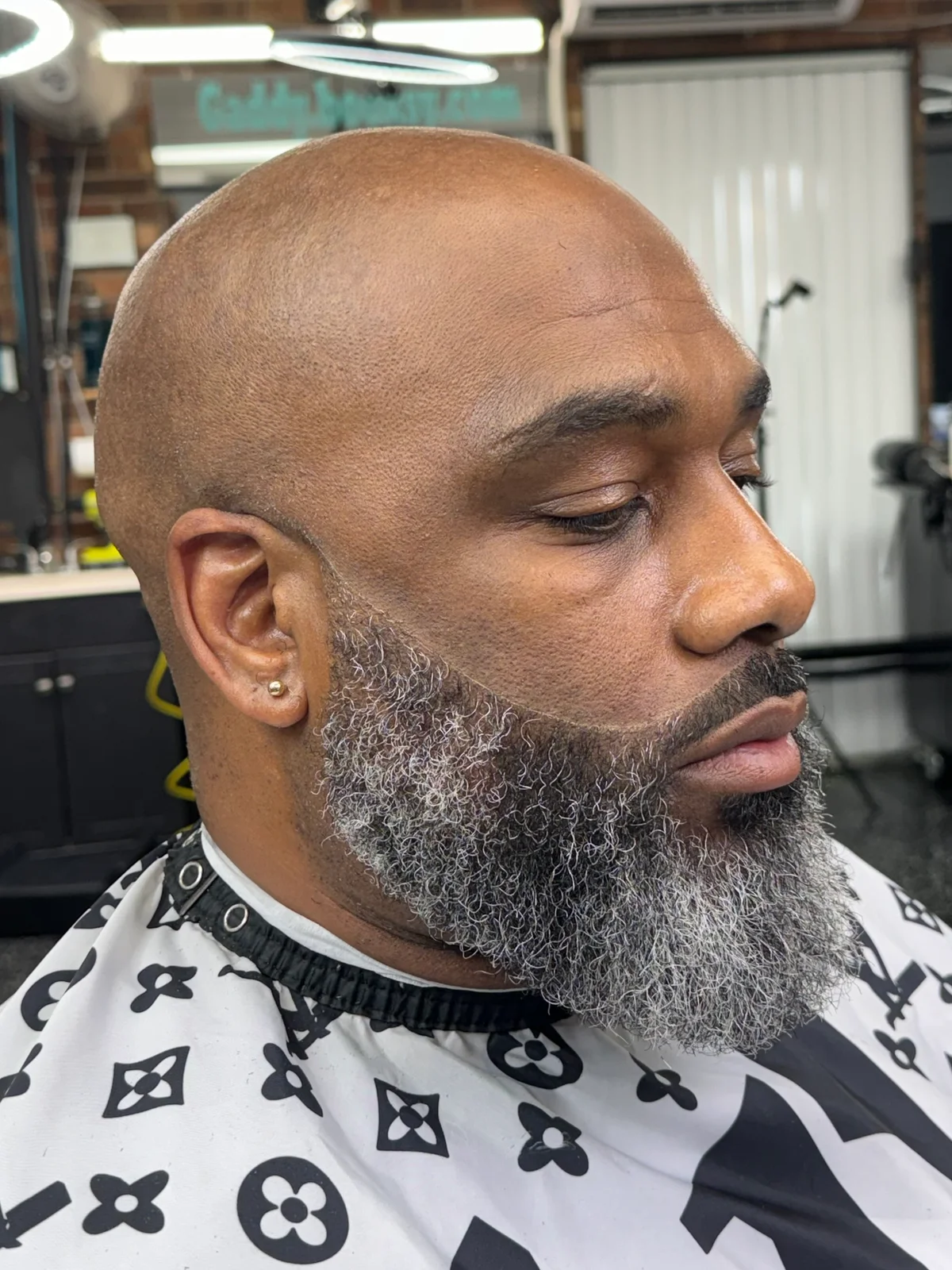 Gray beard profile