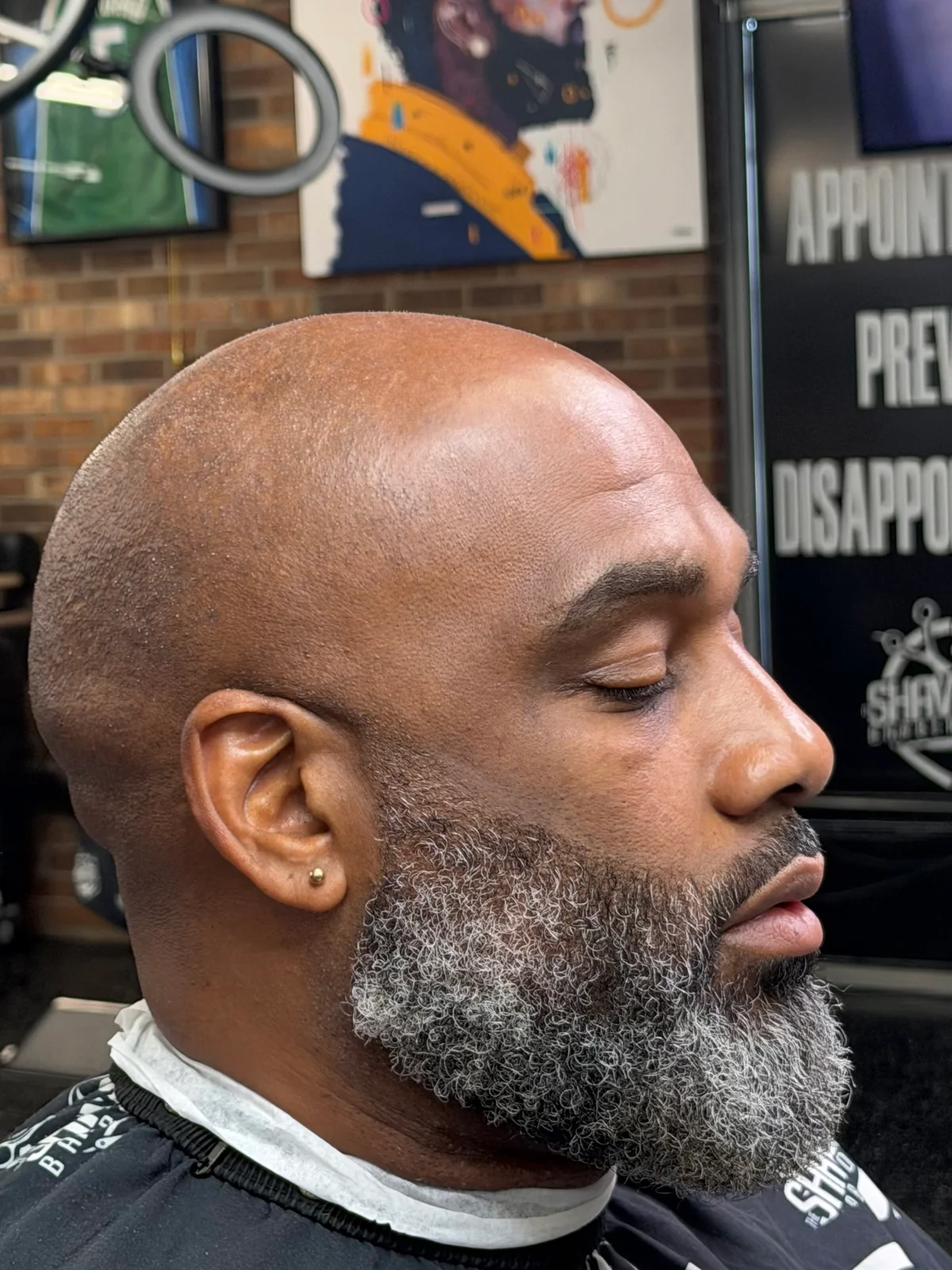 Full beard side detail