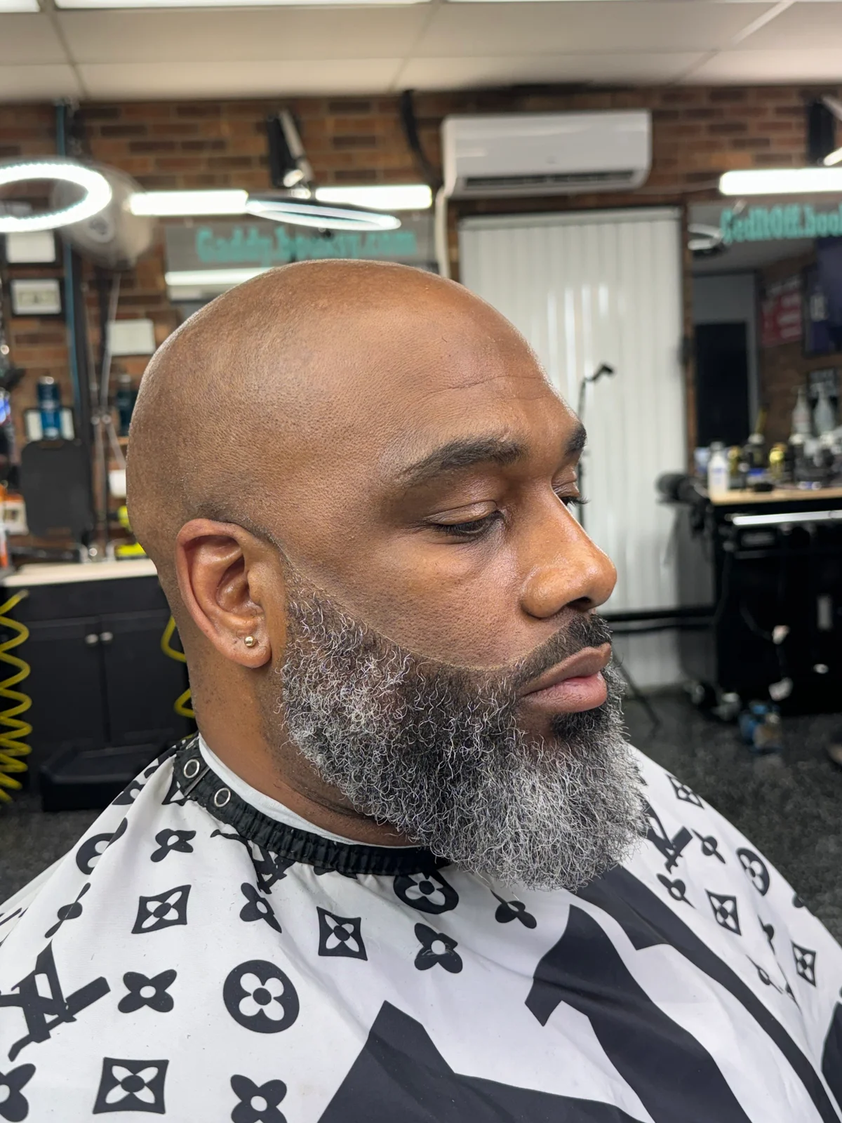 Beard profile