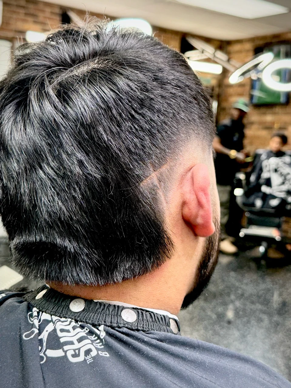 Mullet with a sculpted detail